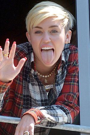 Chuckles reccomend Miley cyrus open mouth