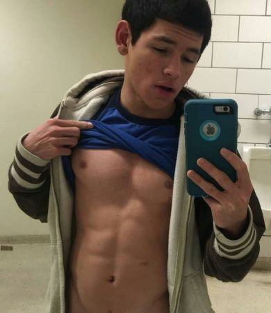 Deuce reccomend Straight guys showing their package gay