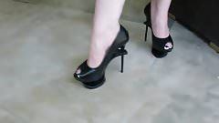 Robber reccomend 7 inch heels