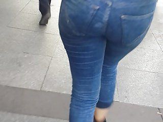 Geneva recommendet walking jeans ass