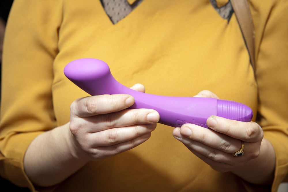 Laser recommendet Personal vibrator in use
