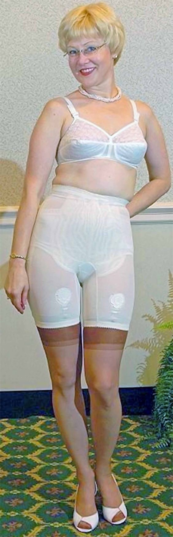 HB recomended Mature dominant women in girdles