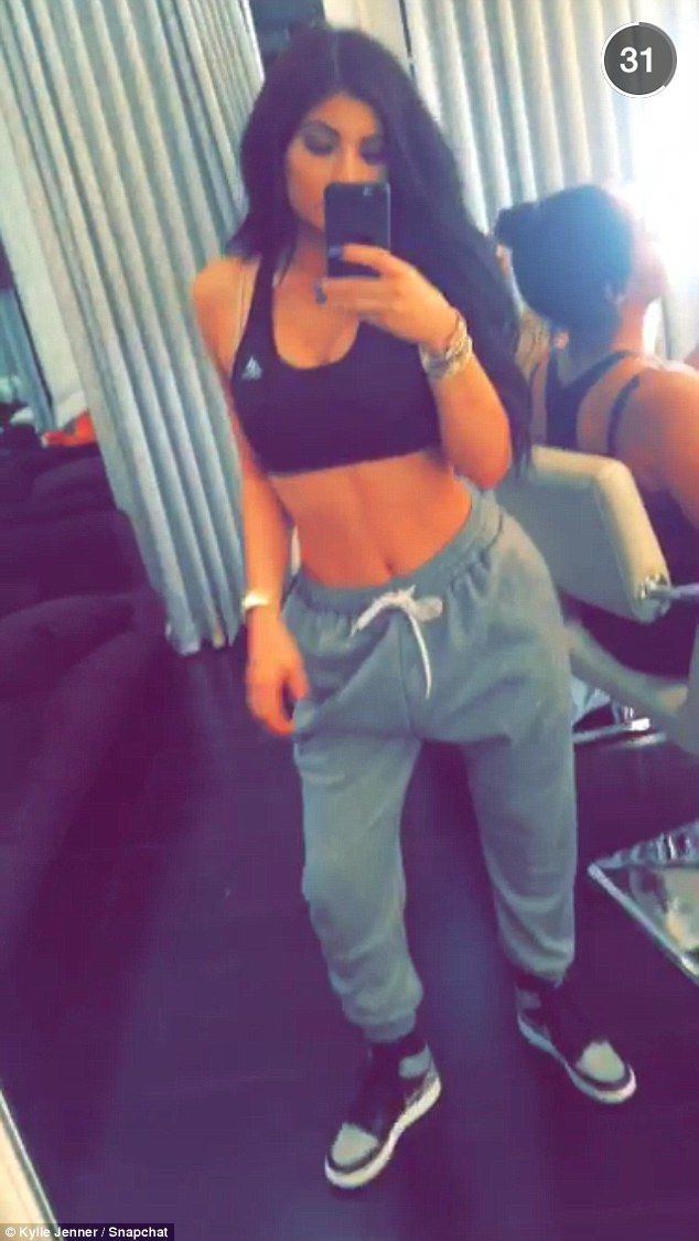 Babe dancing sexy in sweatpants