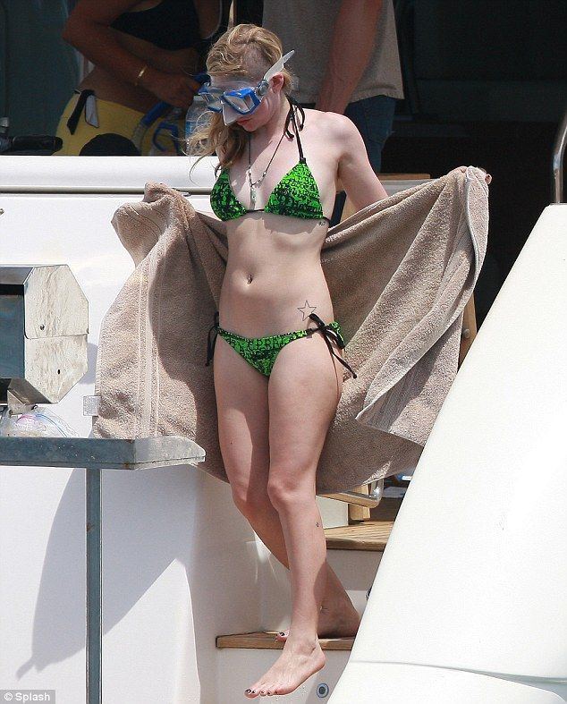 Avril lavigne on beach bikini pictures