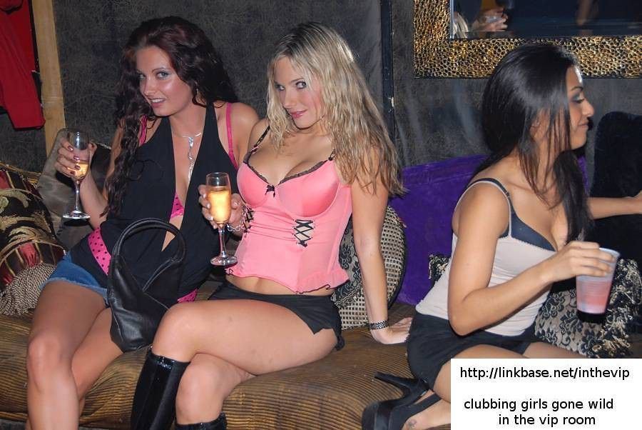 Drunk college girls go wild at party