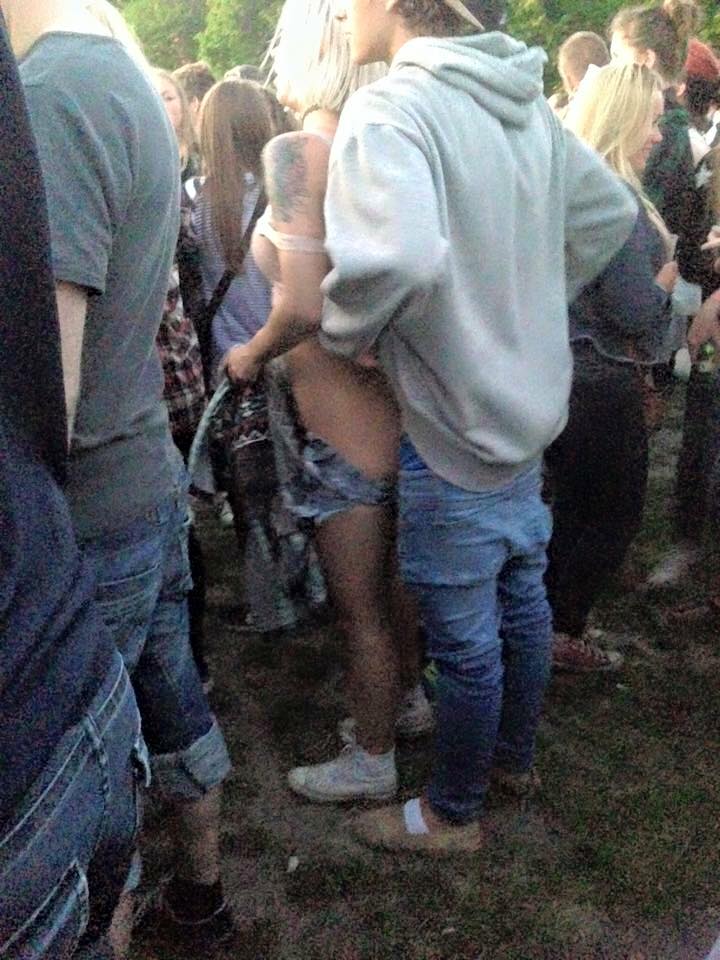 Girl has sex at concert