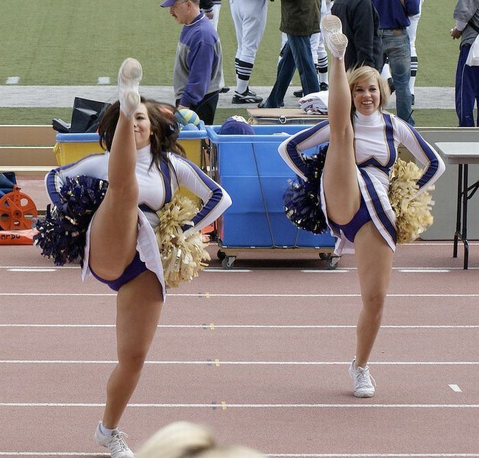 Cheerleader Accidentally Naked