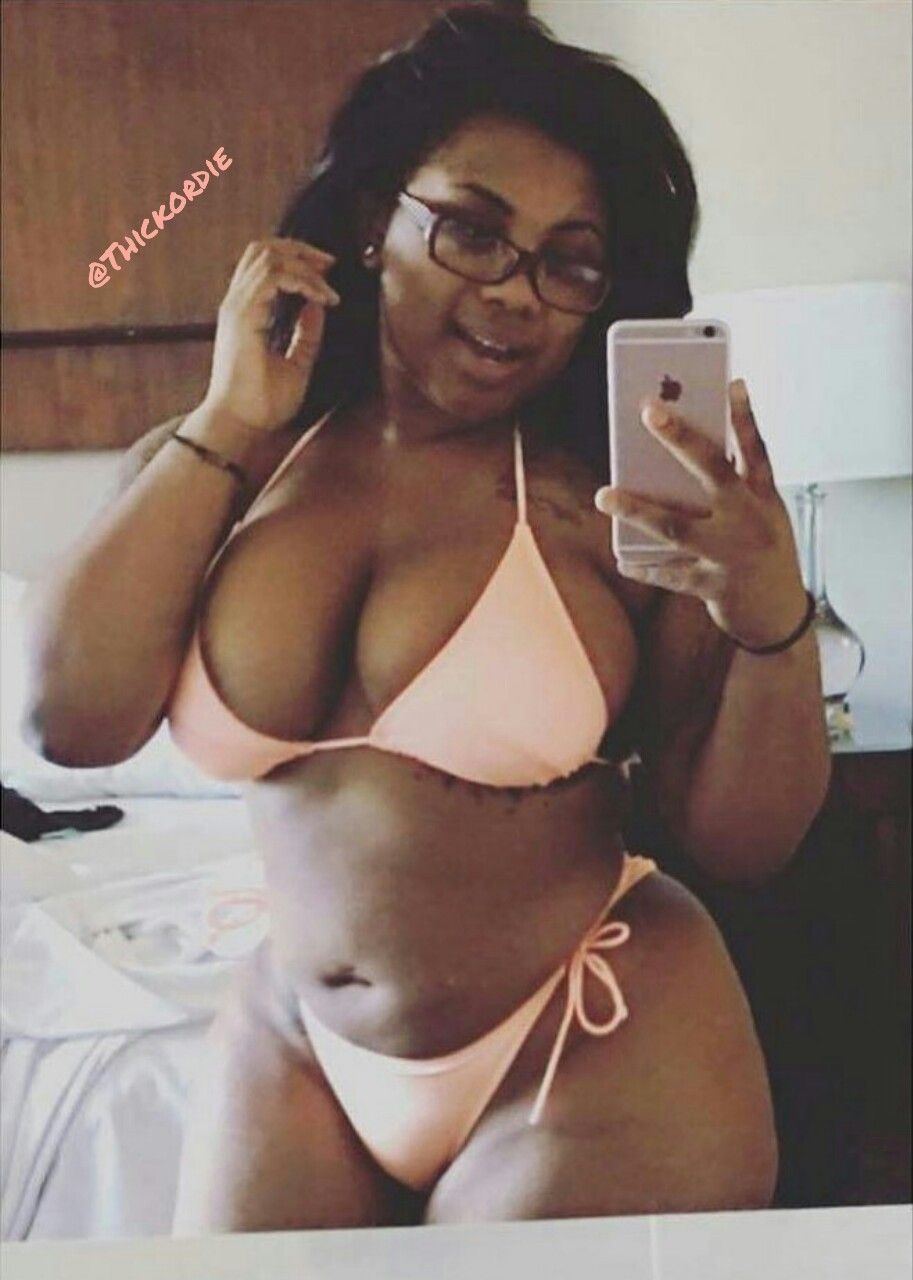 chubby teen girl naked selfie photo