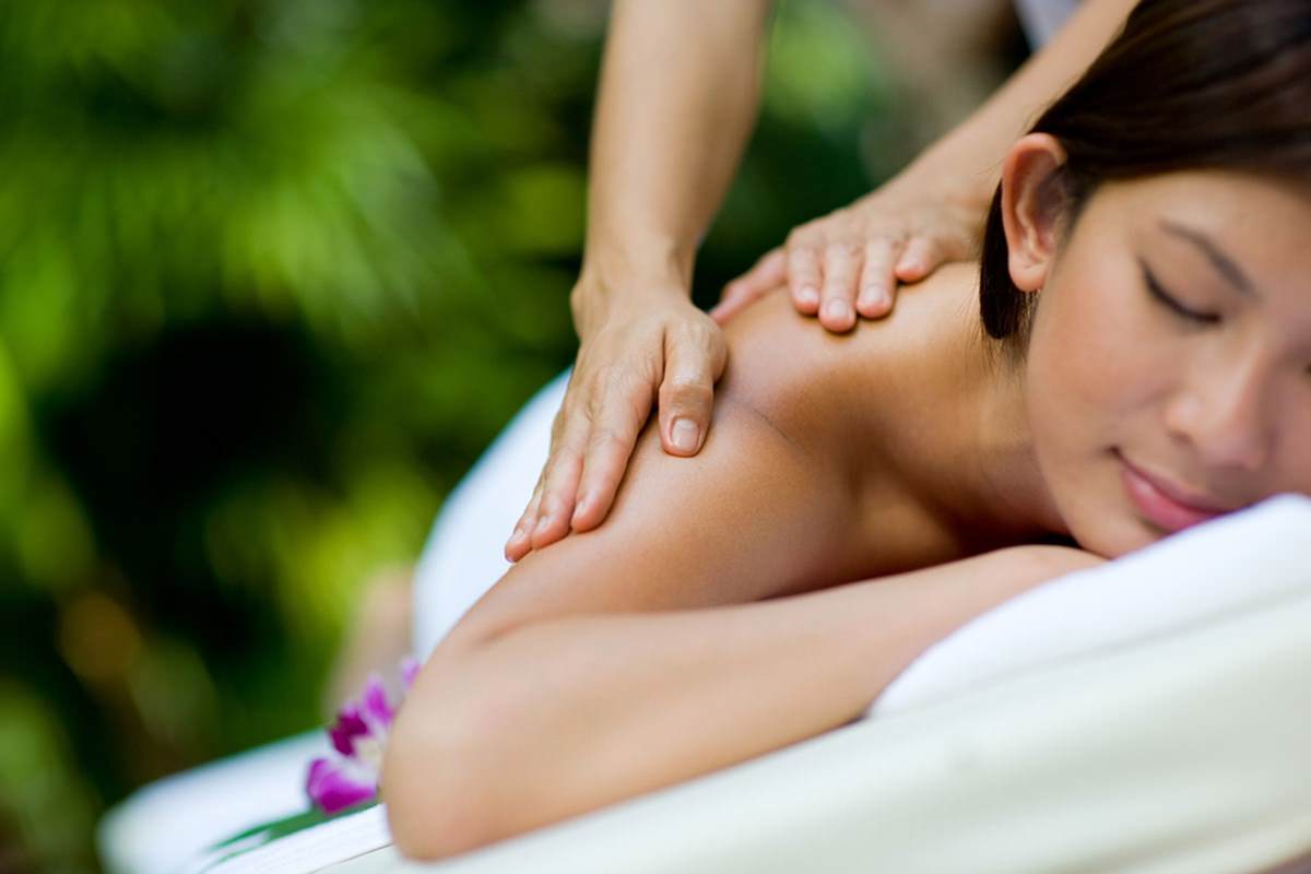 Knuckleball recommendet Asian girls massaging