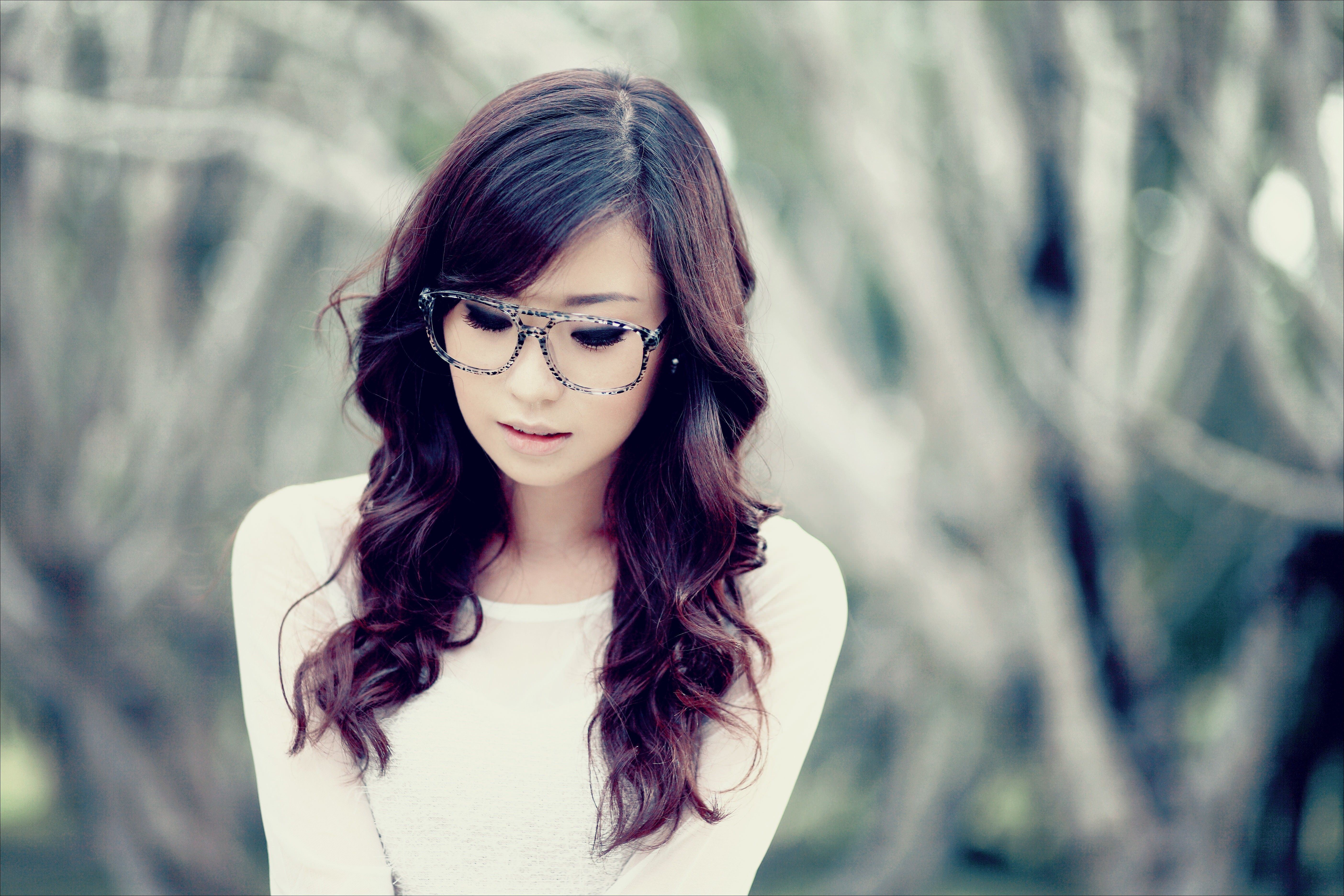Lem /. L. reccomend Asian women with glasses
