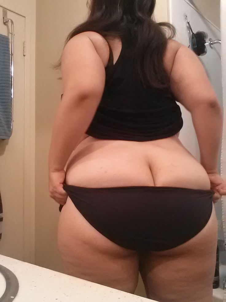 BBW teen shows off her big booty on camera