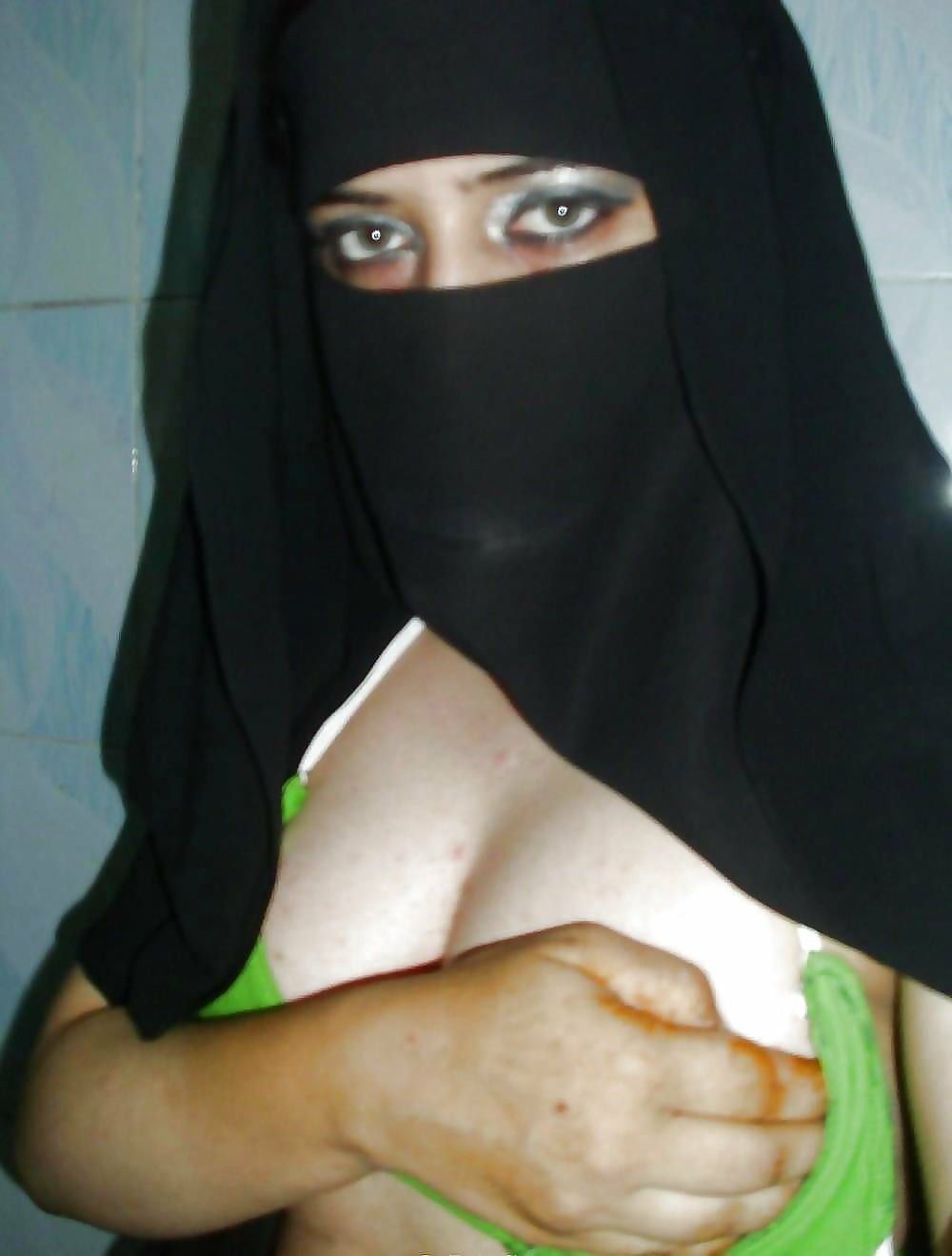 Nude burka Arab Girl