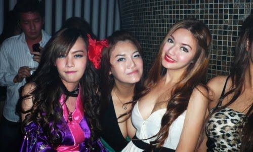 Ci-Ci D. reccomend Asian girl clubbing