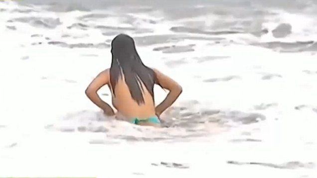 Extreme waterslide girl loses bikini
