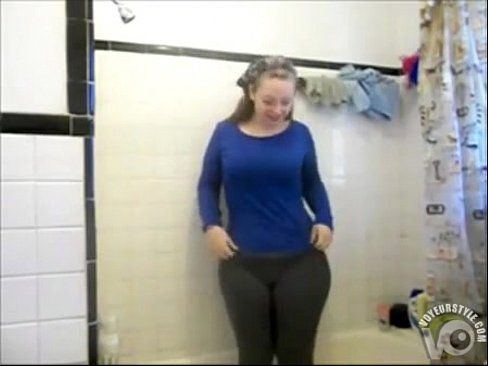 Girl pissing in yoga pant porn