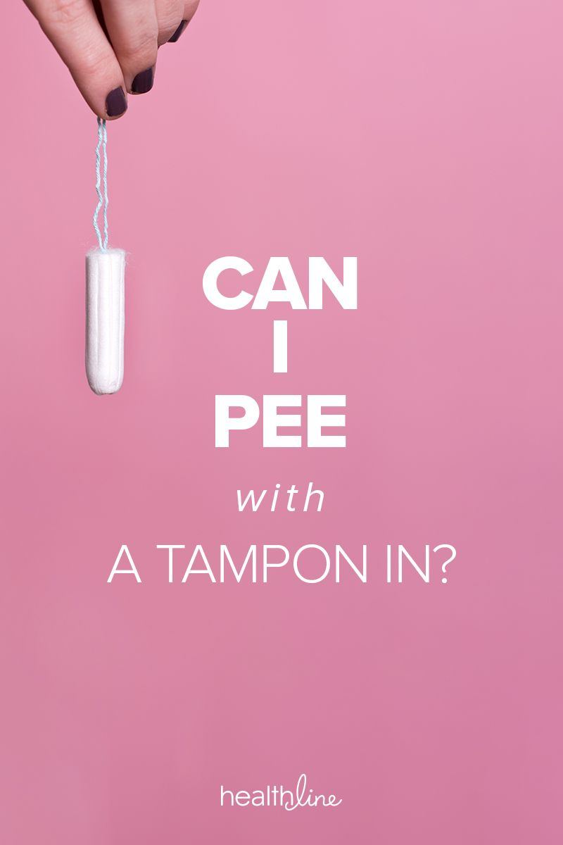 Girls peeing while wear tampons
