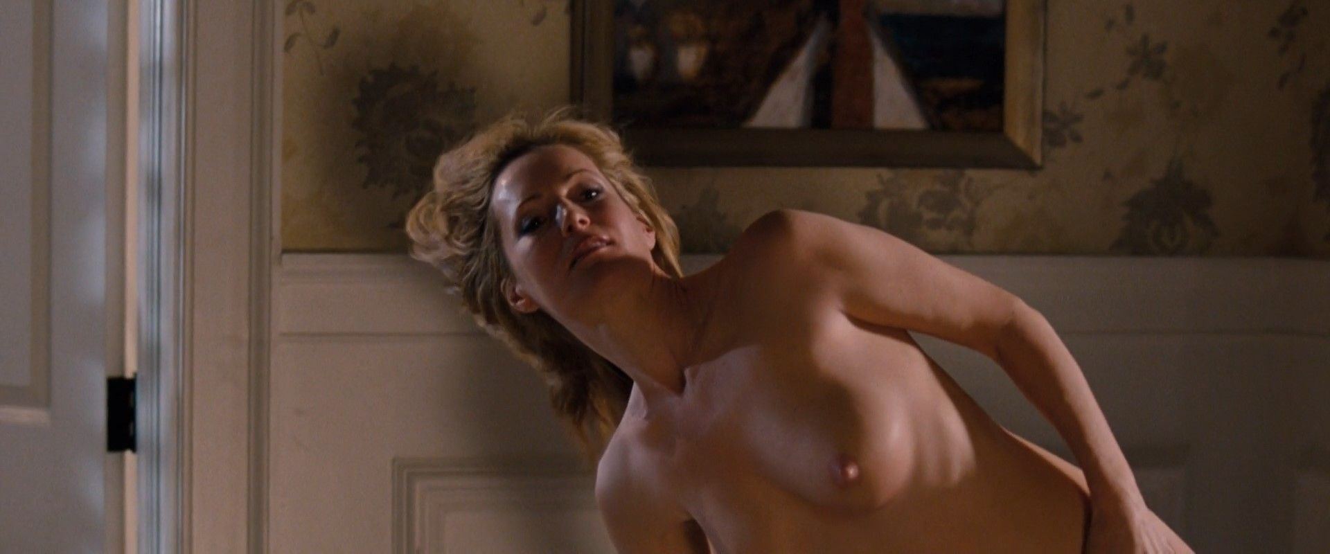In our data base are several nude scenes with Leslie Mann. 