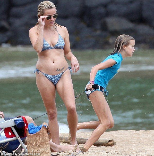 Reese witherspoon daughter nude